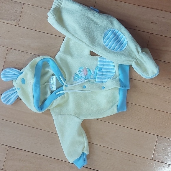 VINTAGE 2 peice outfit. Yellow, footed pants 3-6m - Picture 1 of 3